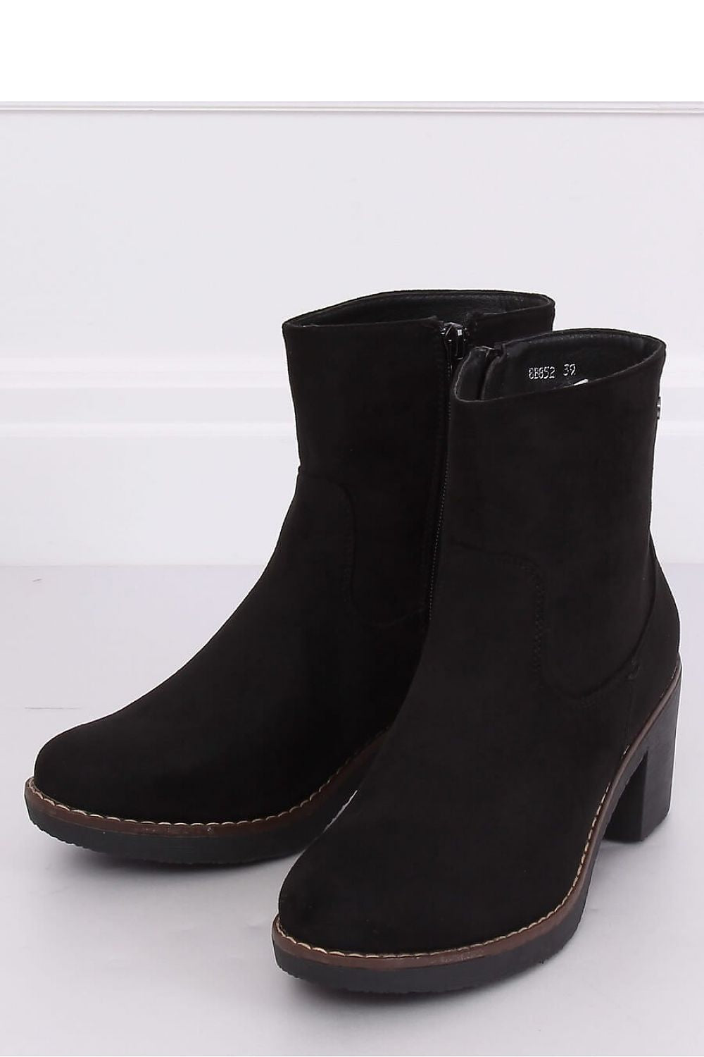 Heel boots model 135426