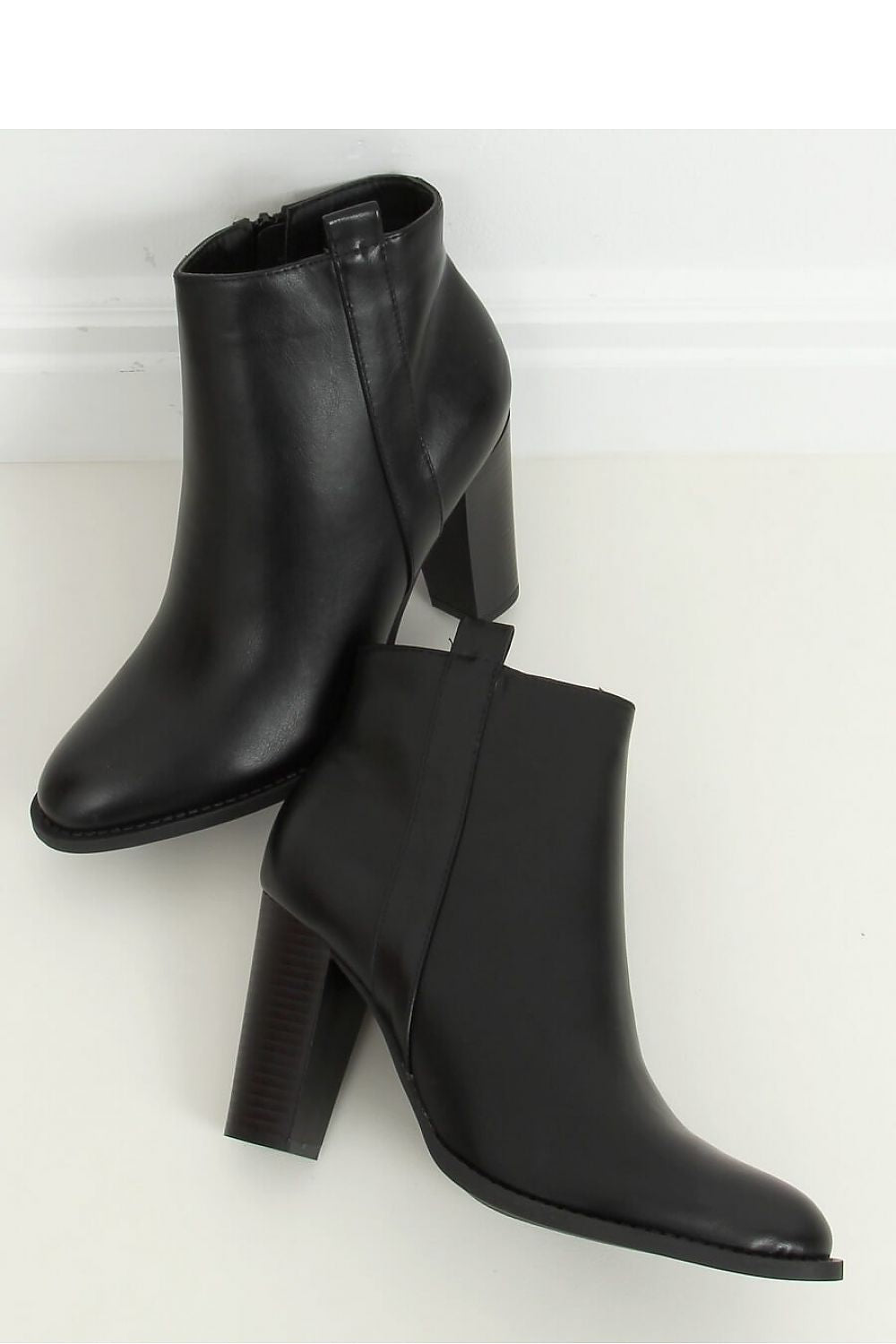 Heel boots model 147364