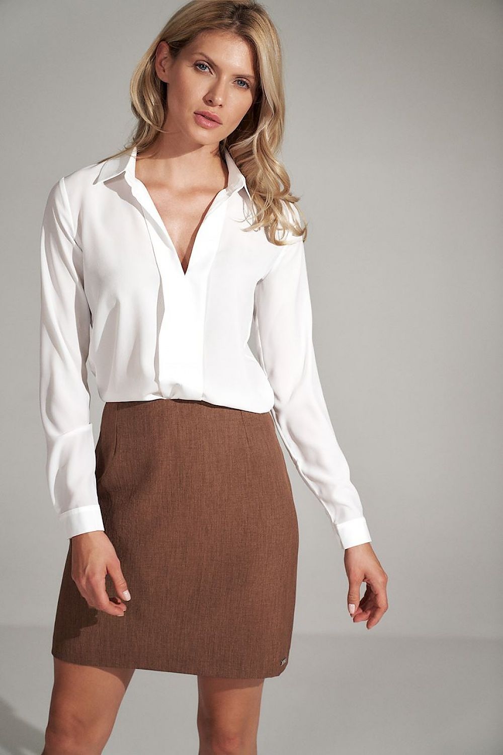 Short skirt model 150902