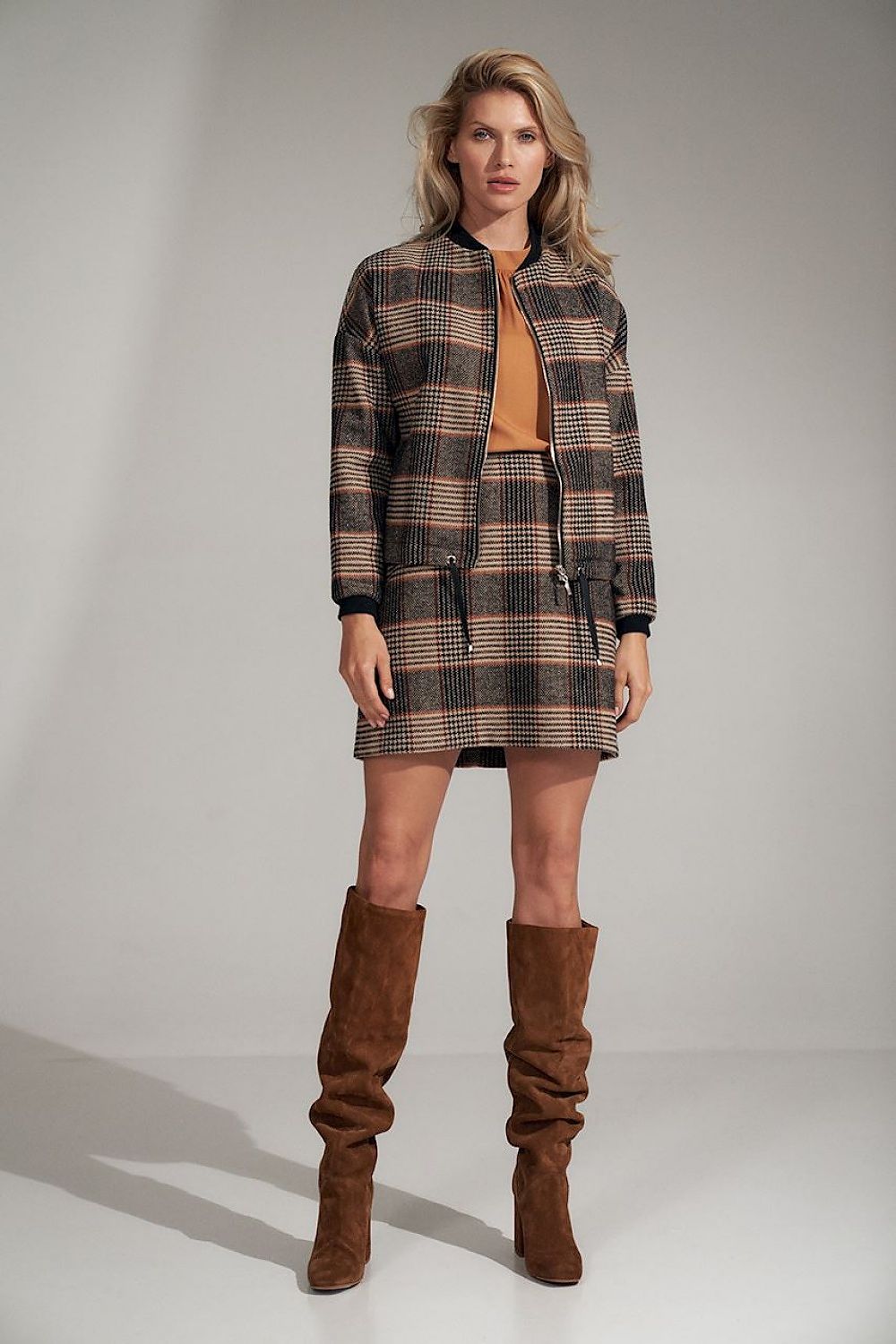 Short skirt model 150904