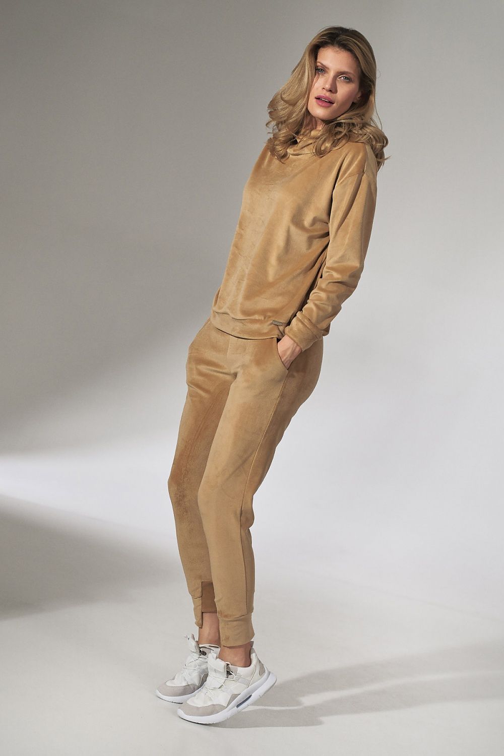 Sweatshirt model 151808