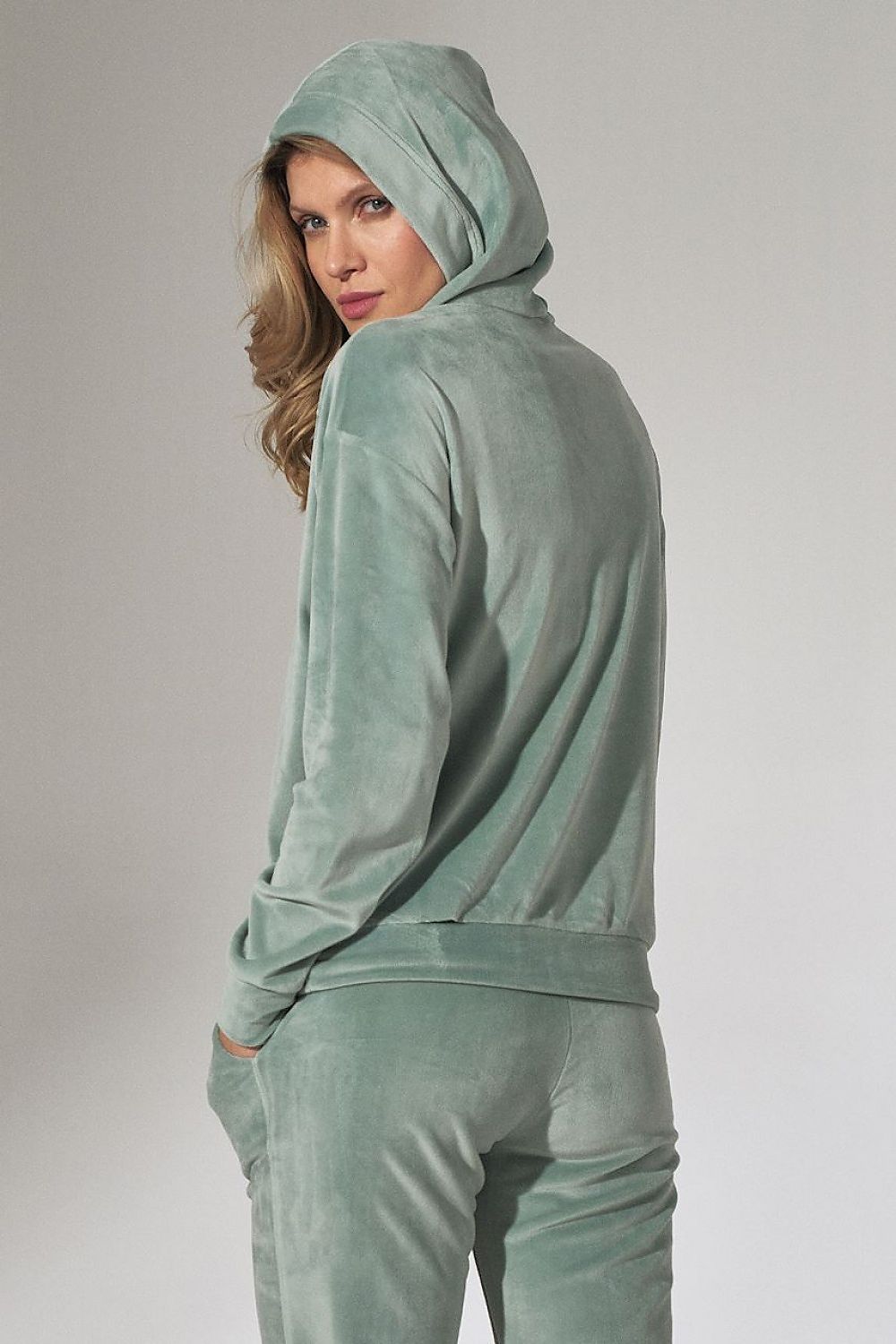 Sweatshirt model 151810