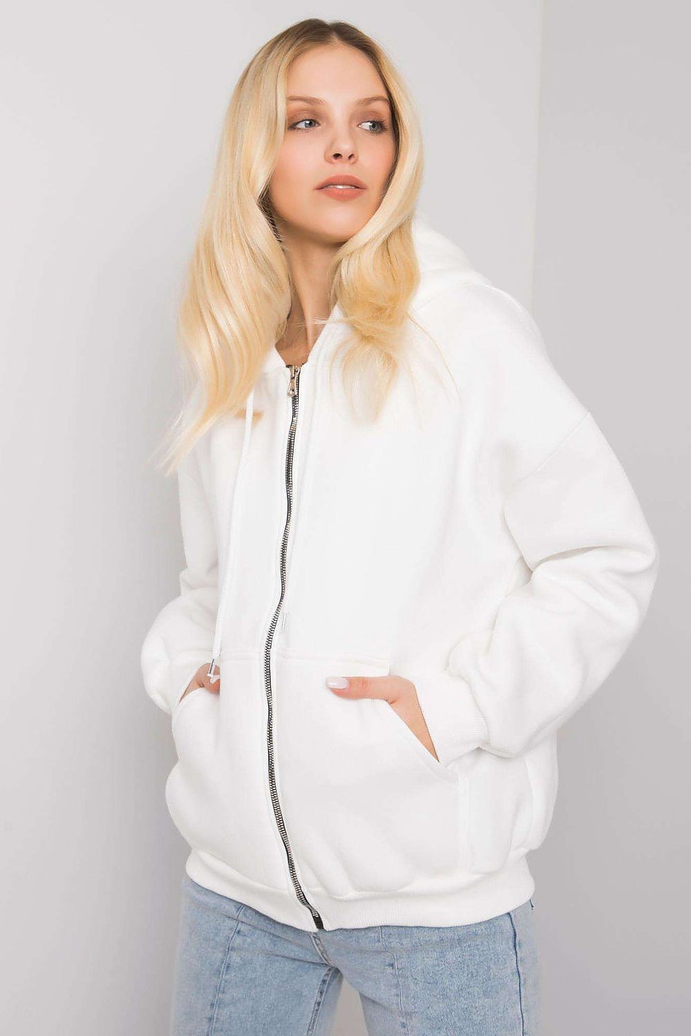 Sweatshirt model 161921