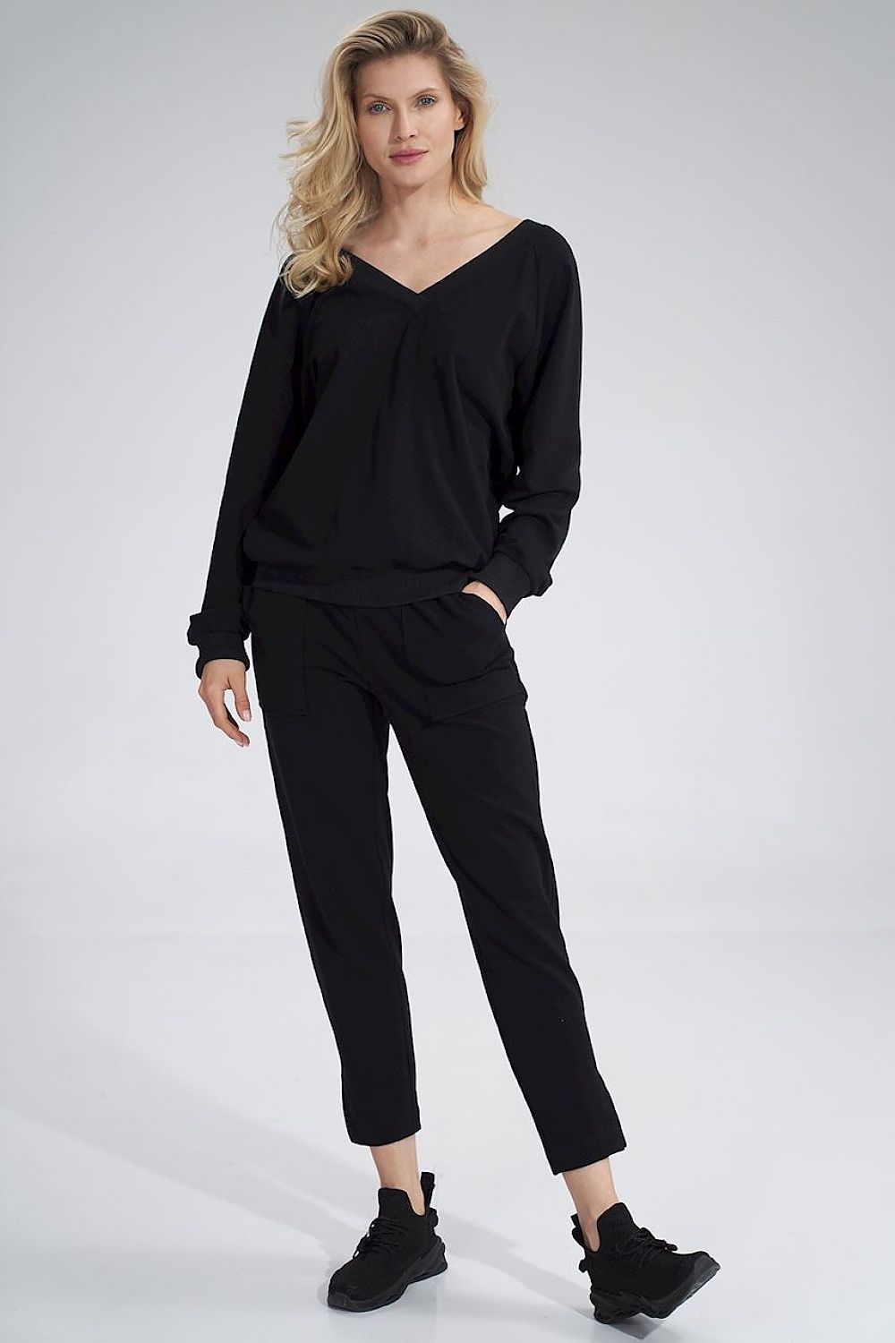 Sweatshirt model 167890