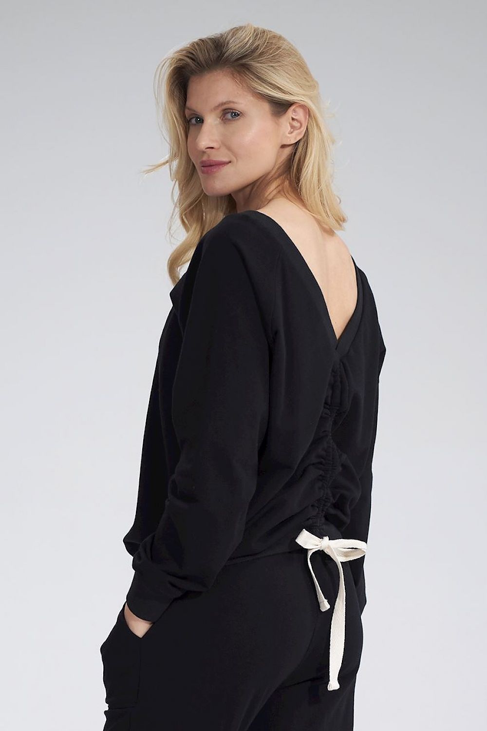 Sweatshirt model 167890