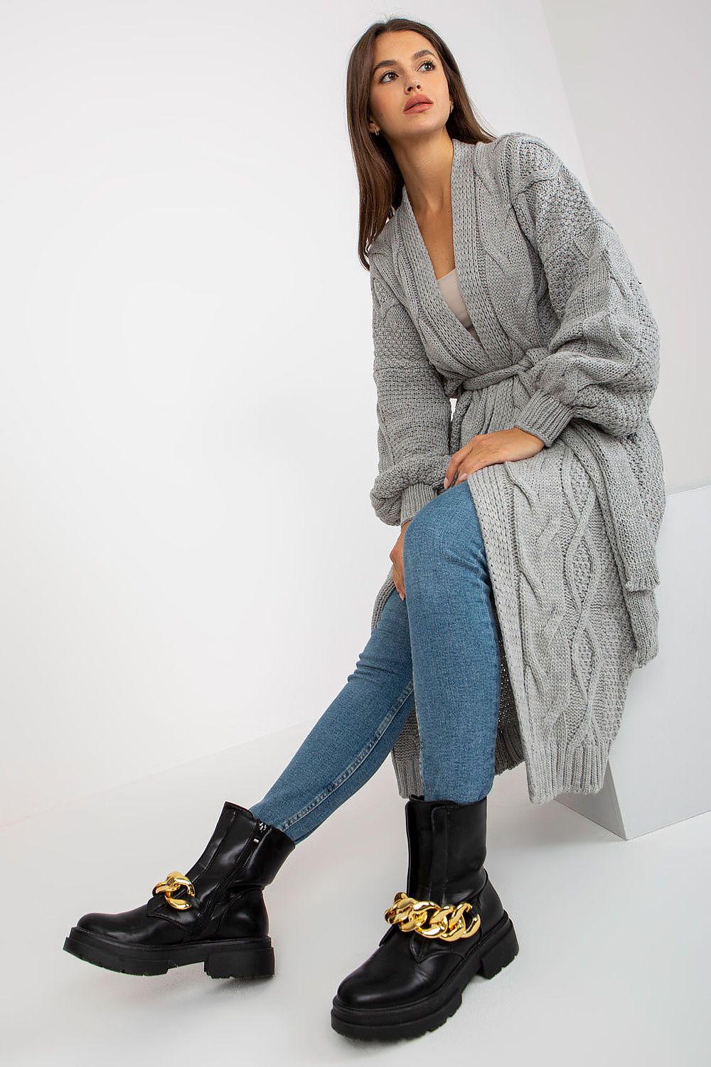 Cardigan model 170827