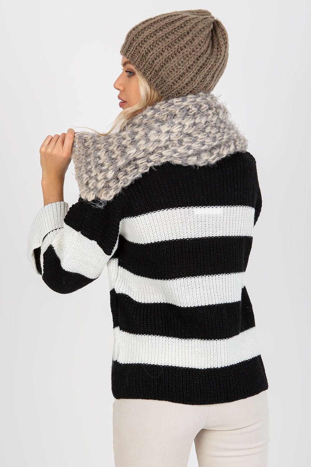 Shawl model 174877