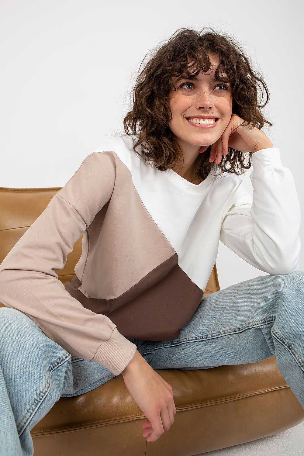 Sweatshirt model 175192