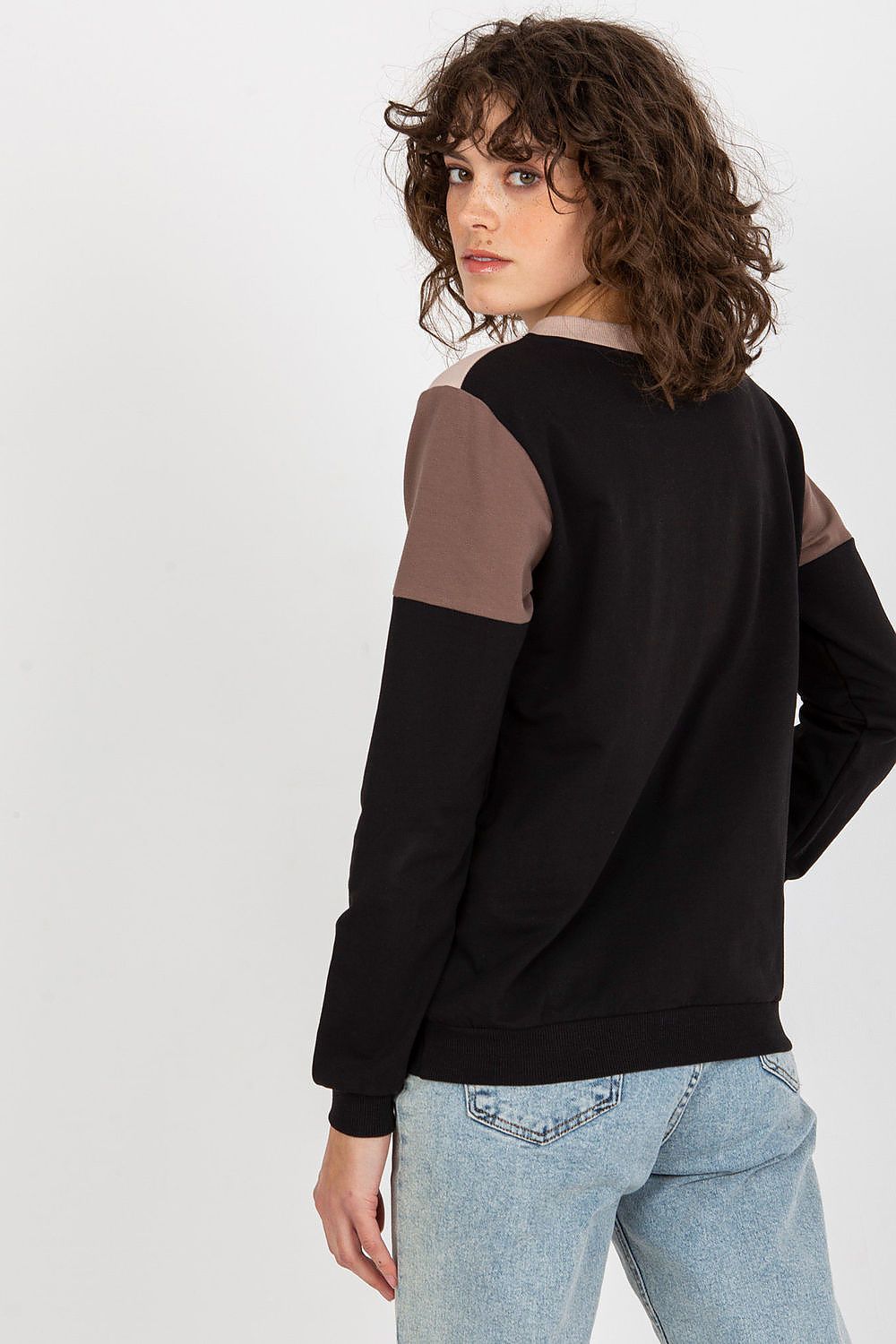 Sweatshirt model 175200
