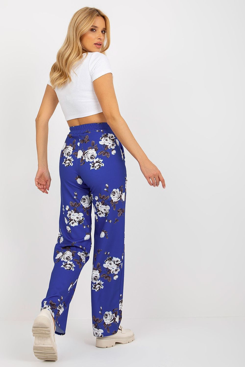 Women trousers model 175771