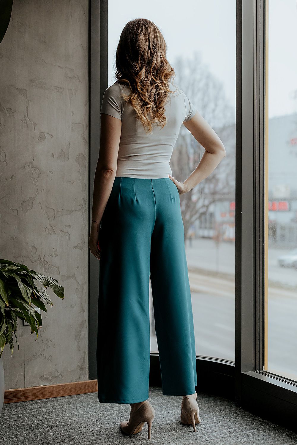 Women trousers model 176699