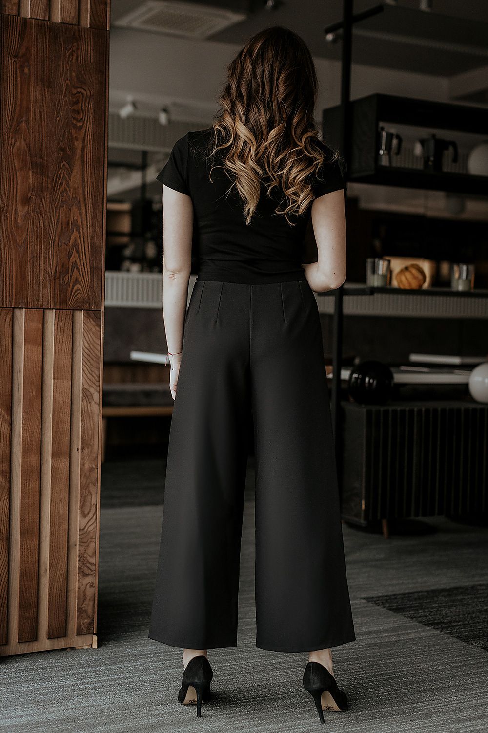Women trousers model 176701
