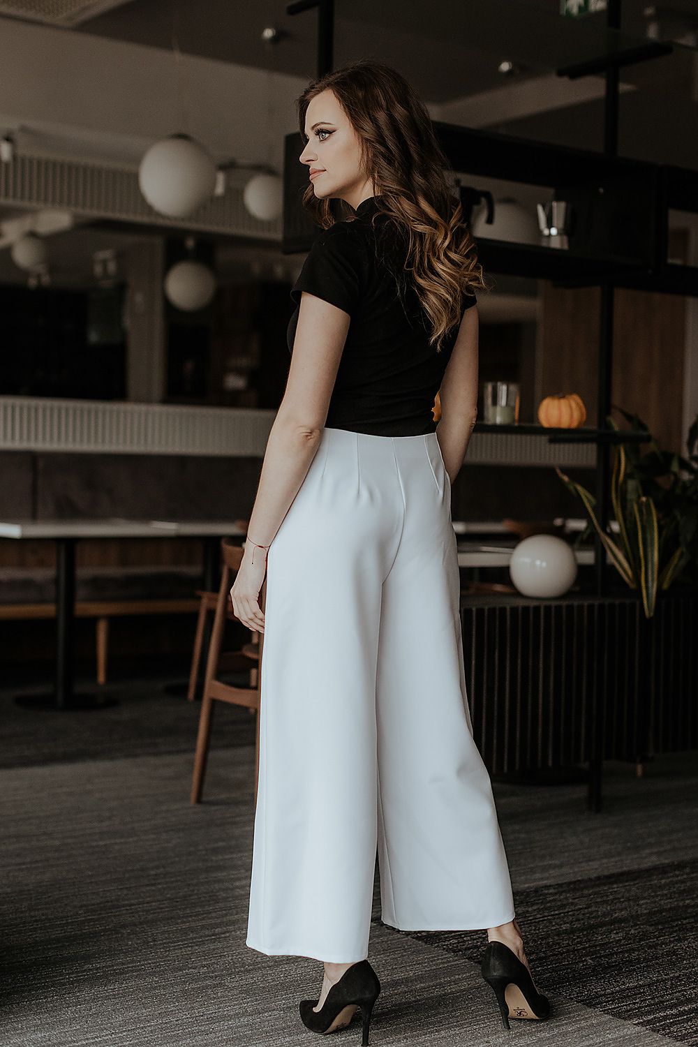 Women trousers model 176702