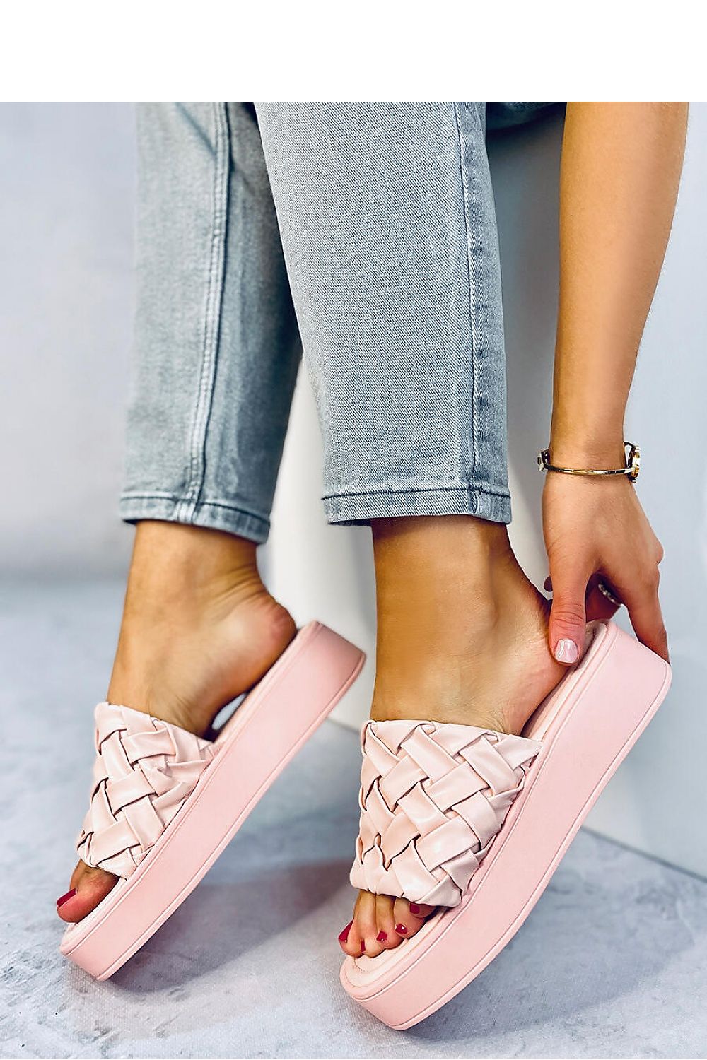 Flip-flops model 179277