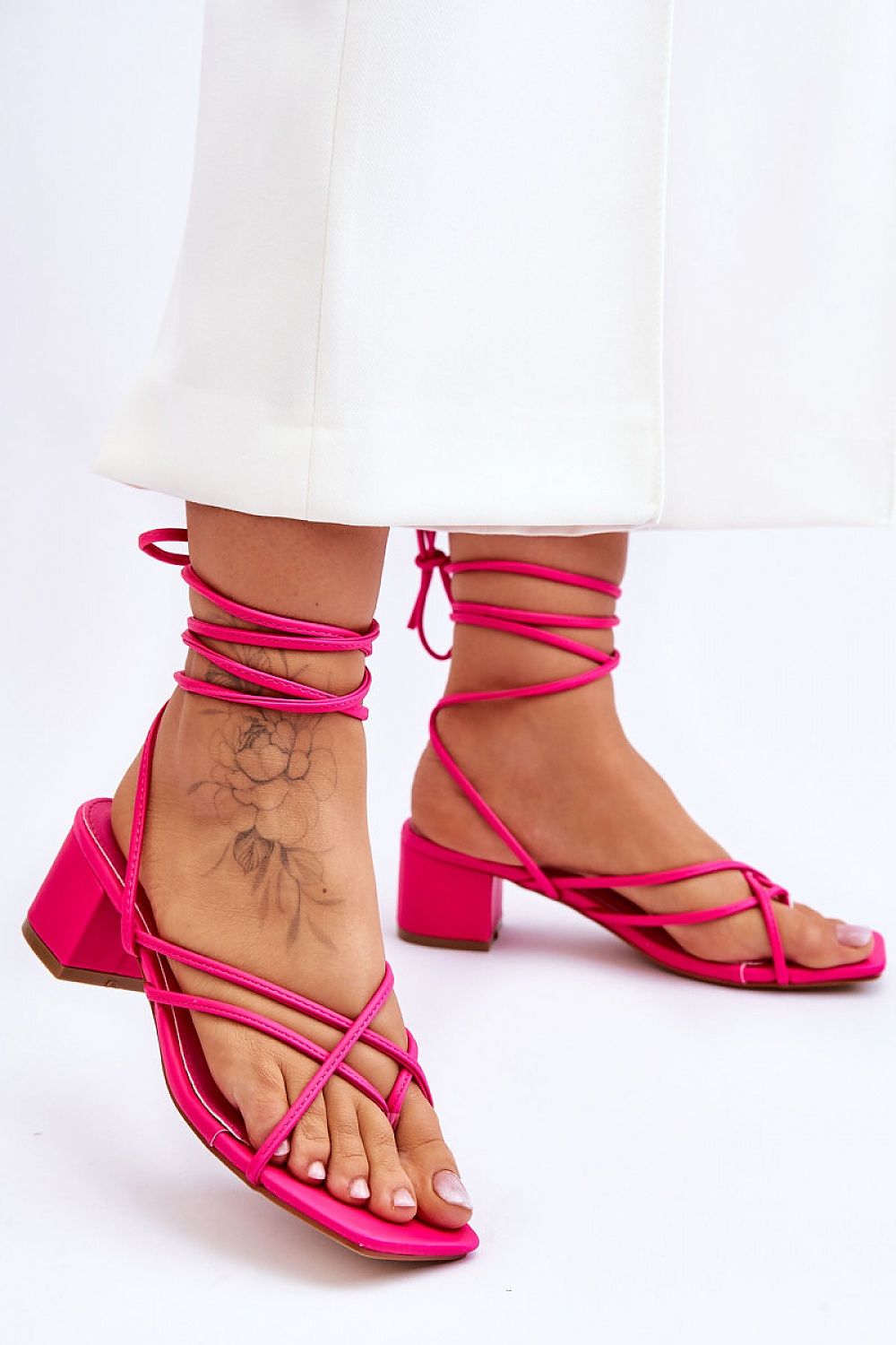 Strappy sandals model 180119