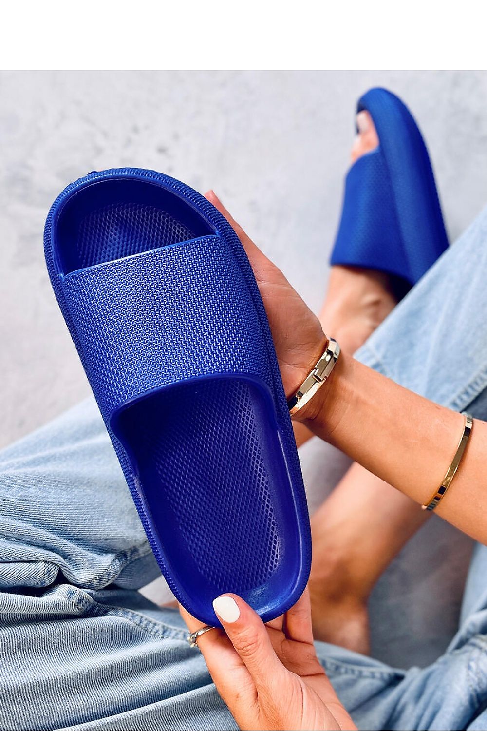 Flip-flops model 180432