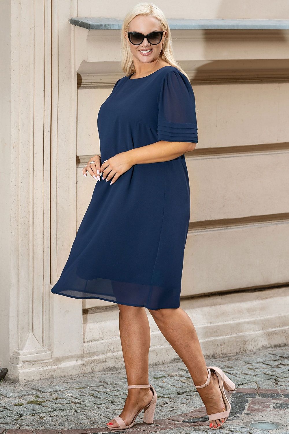Plus size dress model 180452