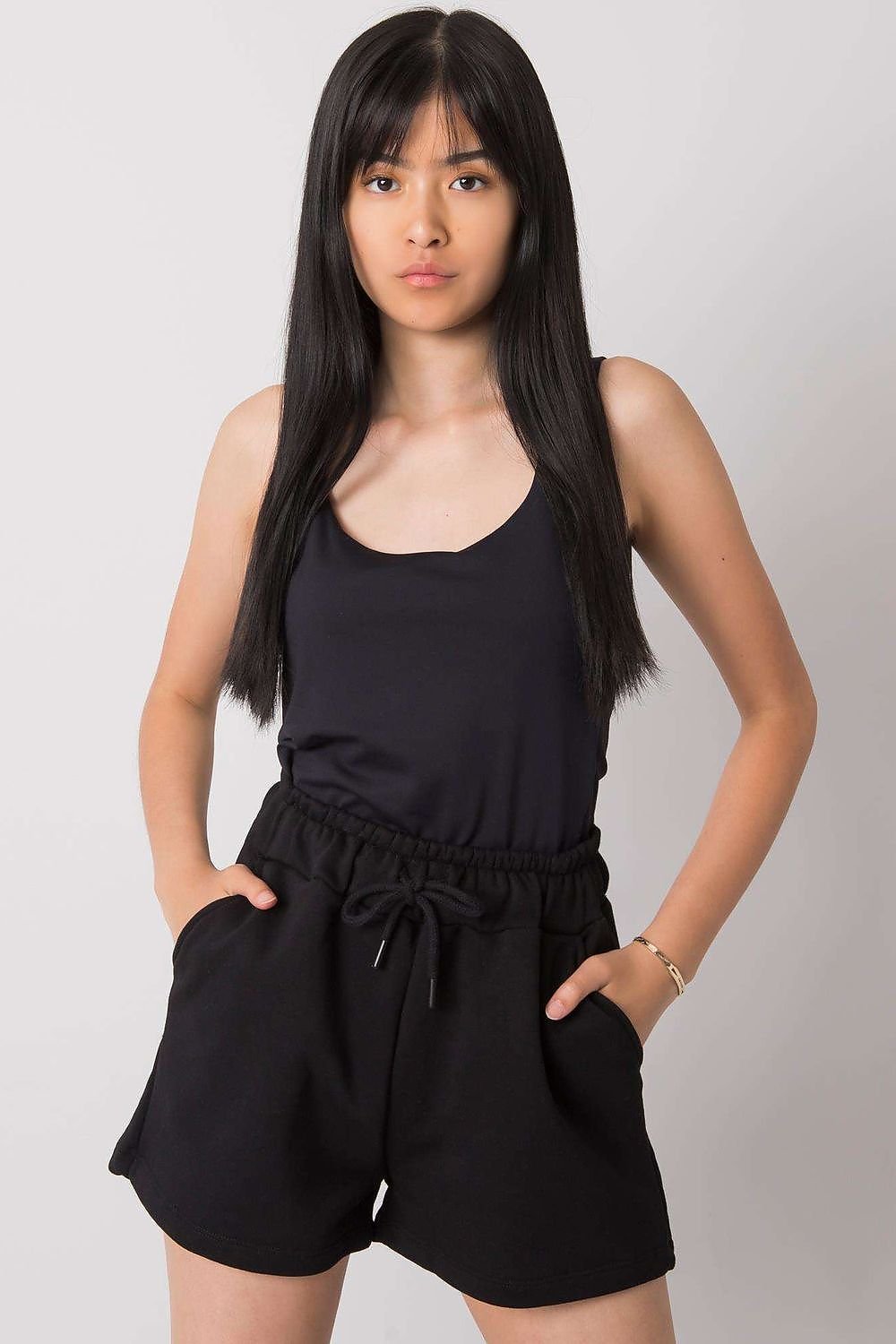 Shorts model 180907