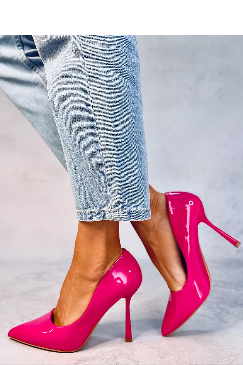 High heels model 181044