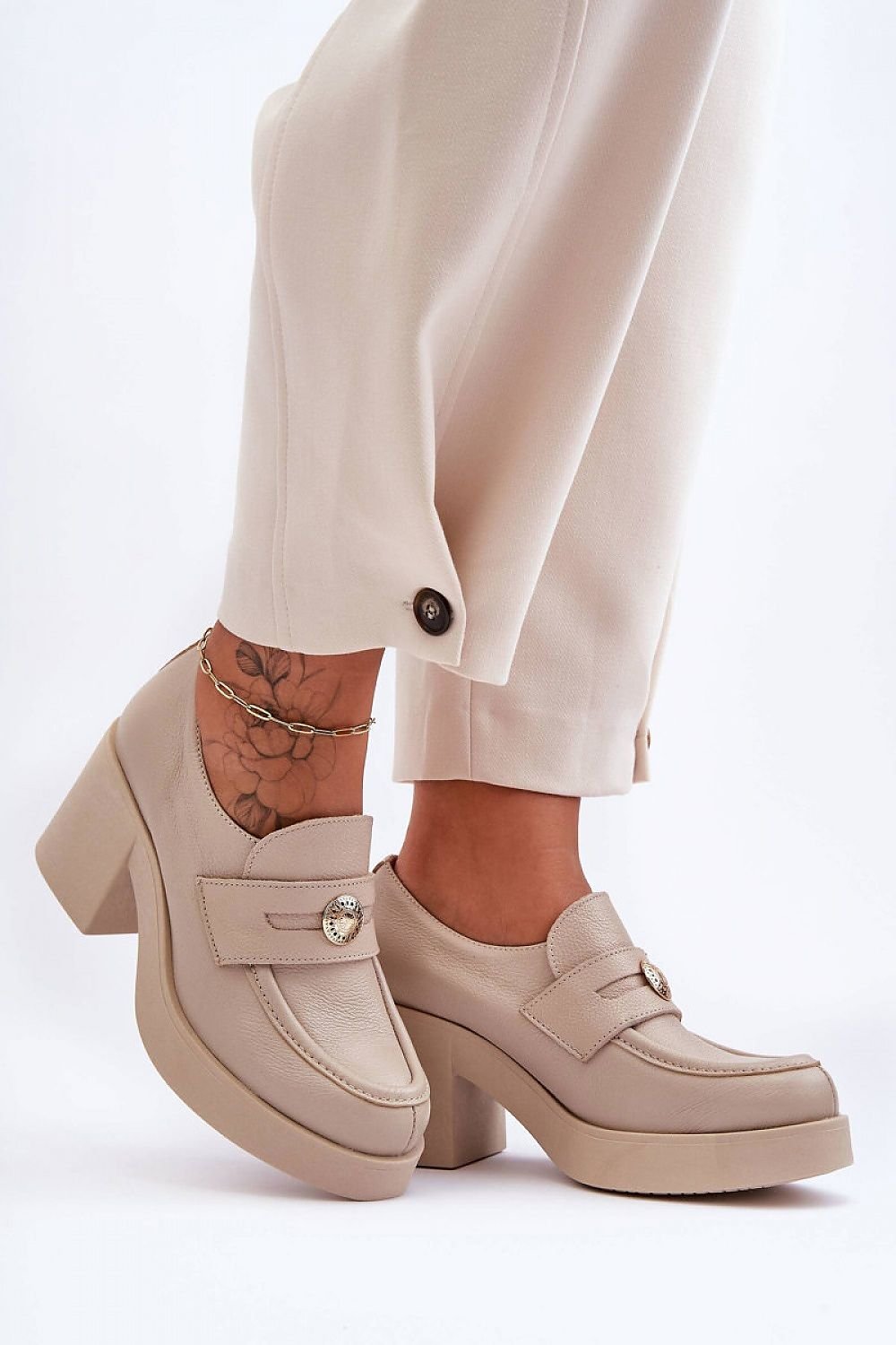 Heeled low shoes model 183949