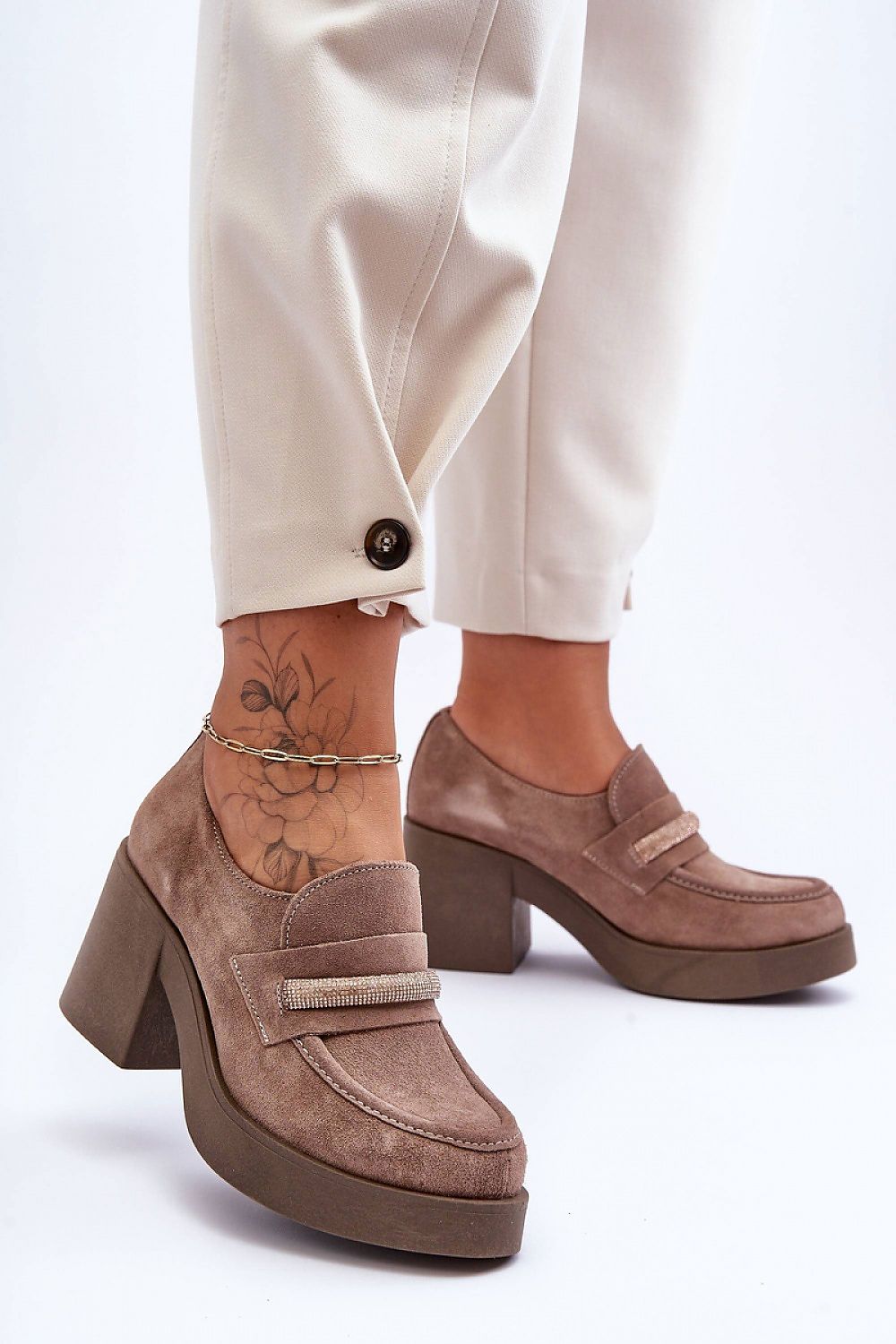 Heeled low shoes model 183961