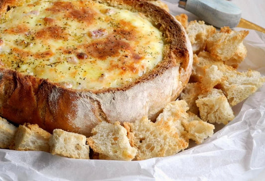 Pão Recheado com Bacon, Queijo e Linguiça