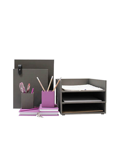Conjunto organizado de papelaria em cinza e roxo para comprar conjuntos de papelaria online