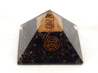 Pirâmide de Orgonite com Turmalina Negra