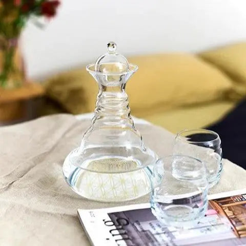 Conjunto com garrafa de água e copos Flor da vida