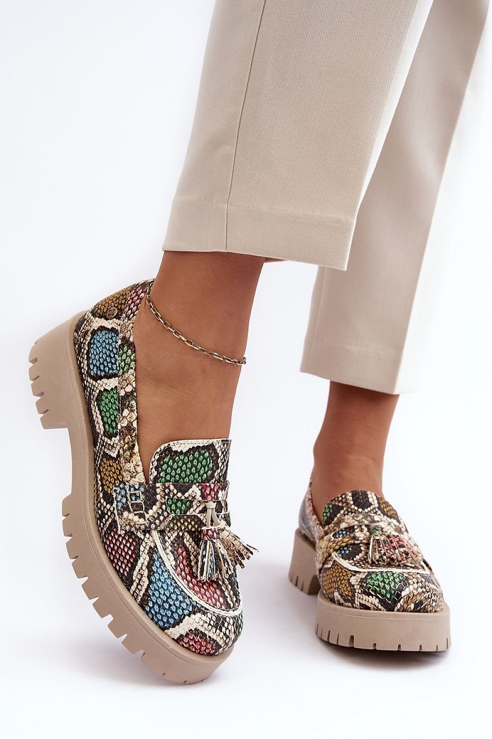 Heeled low shoes model 188503