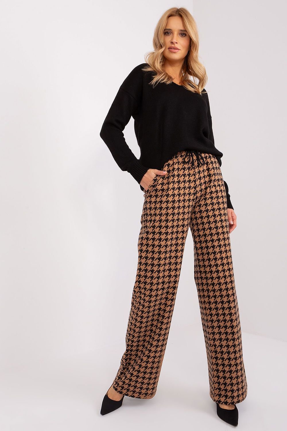 Women trousers model 188810