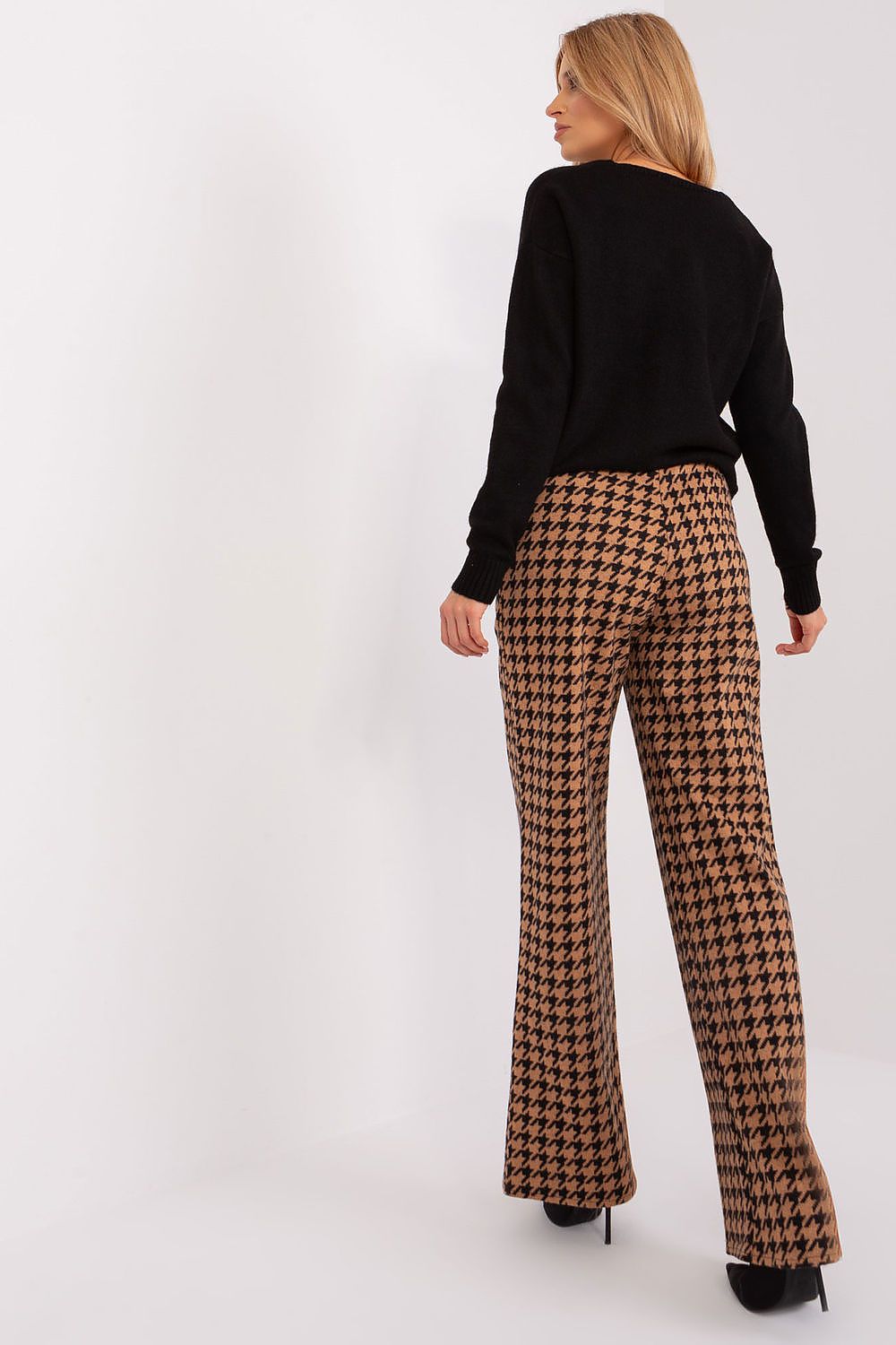 Women trousers model 188810