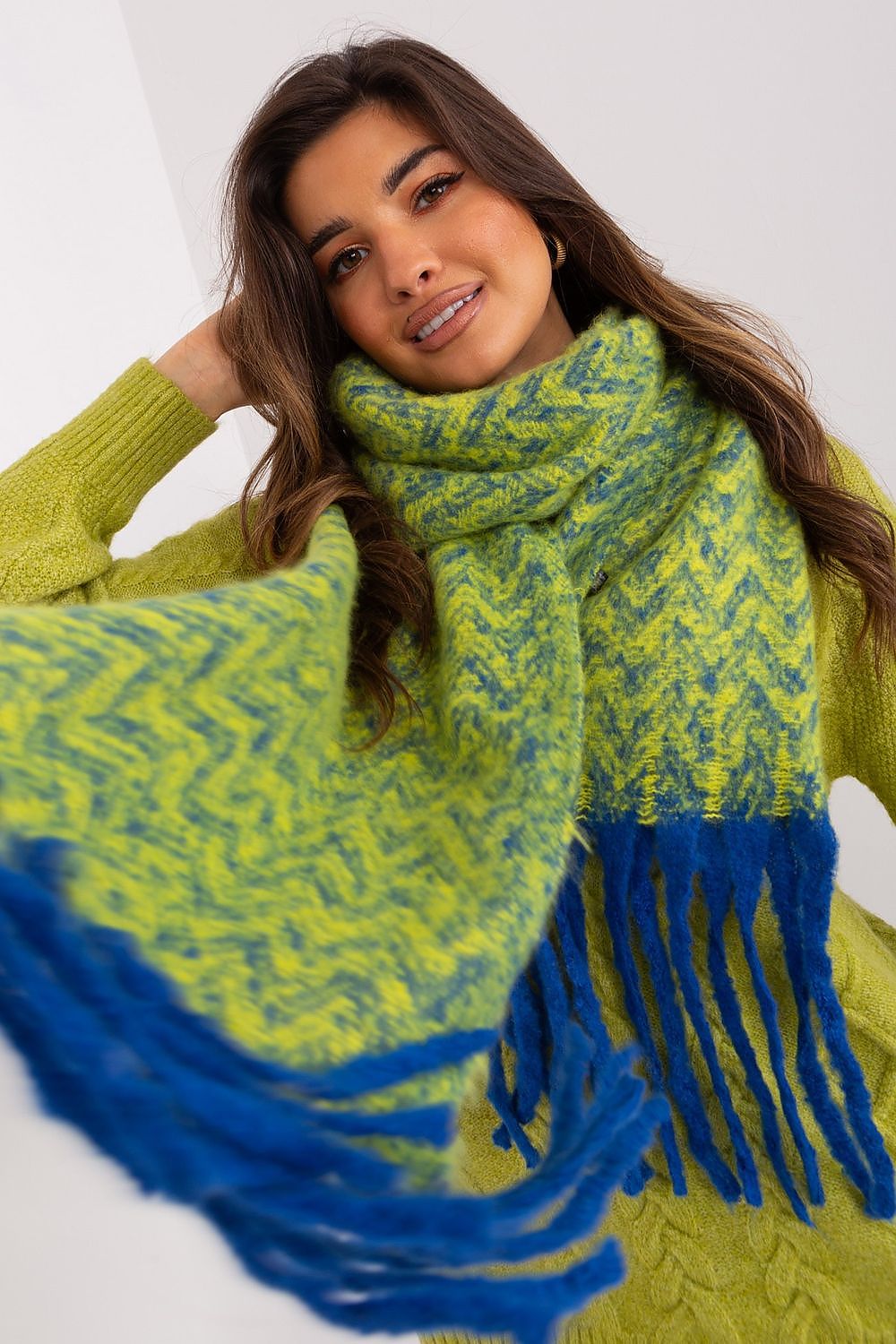 Shawl model 189234