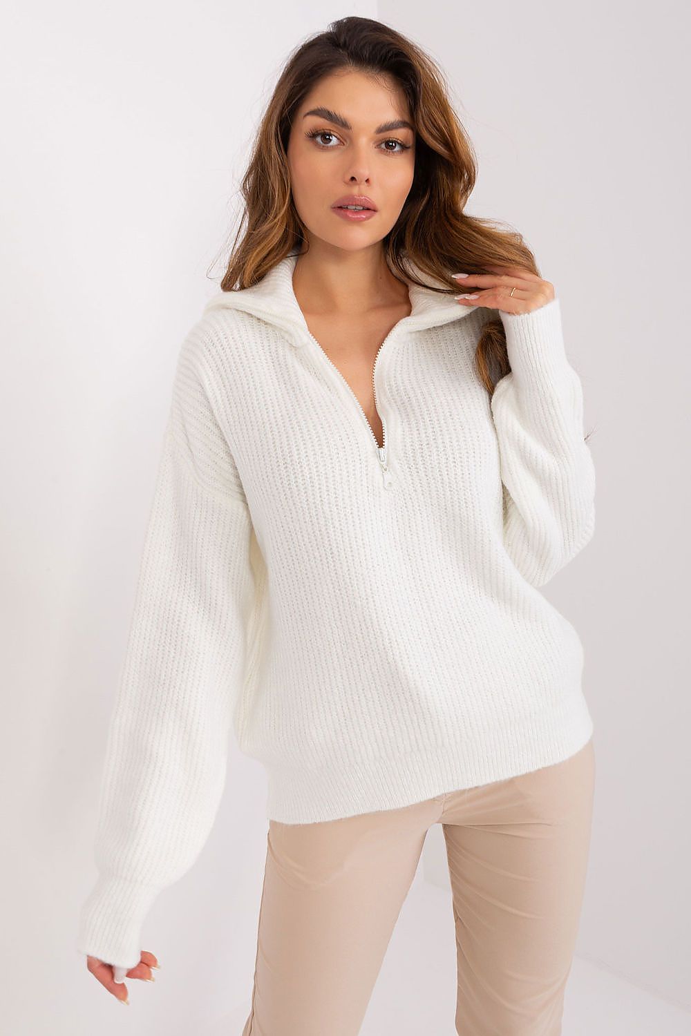 Turtleneck model 190225