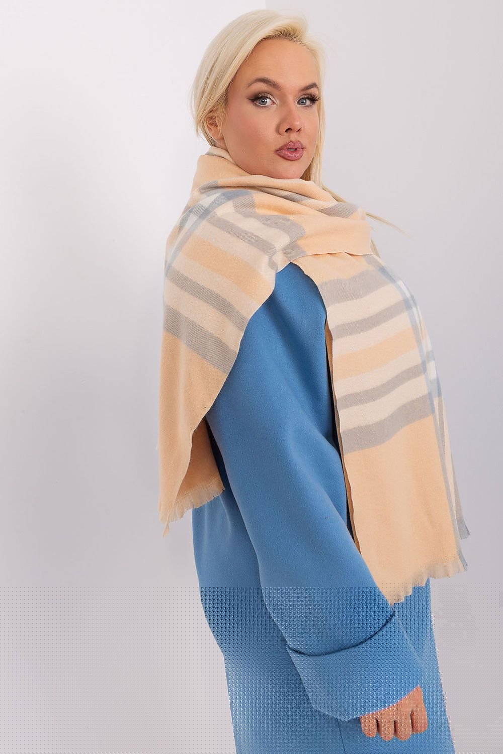 Shawl model 190564