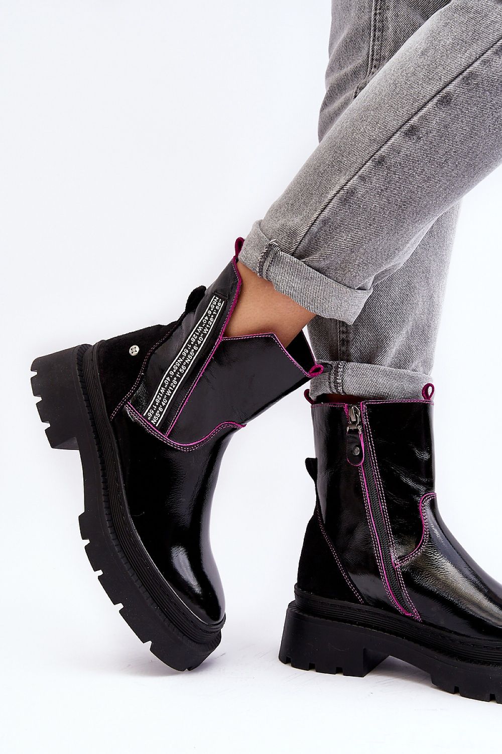 Heeled low shoes model 190707