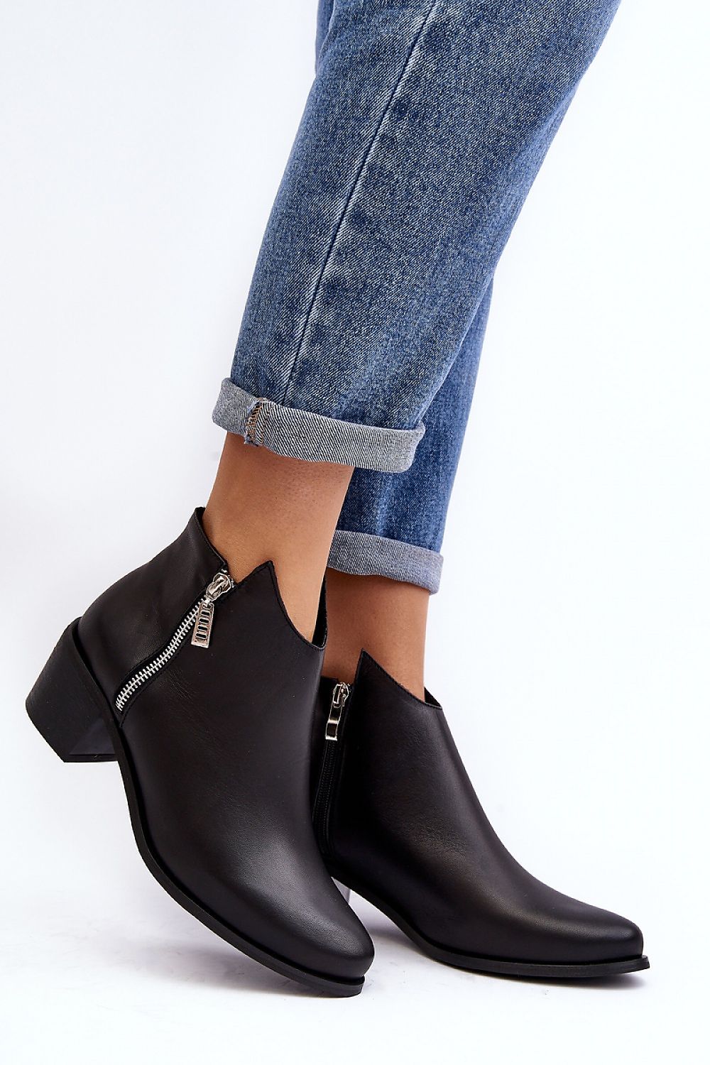 Heeled low shoes model 190708