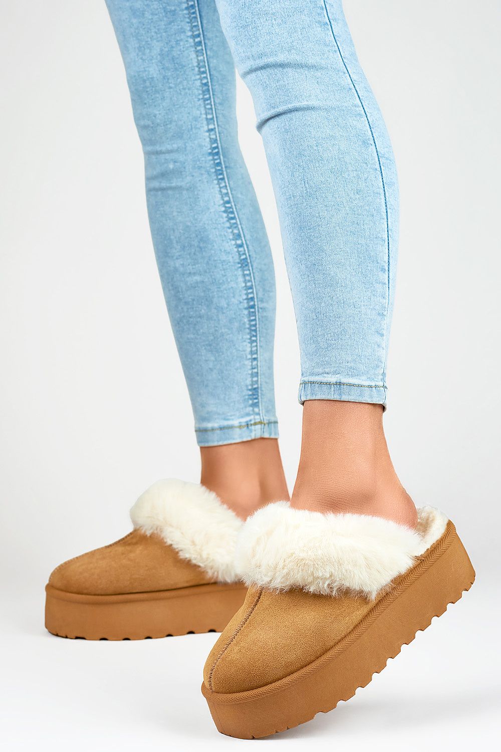Slippers model 191320