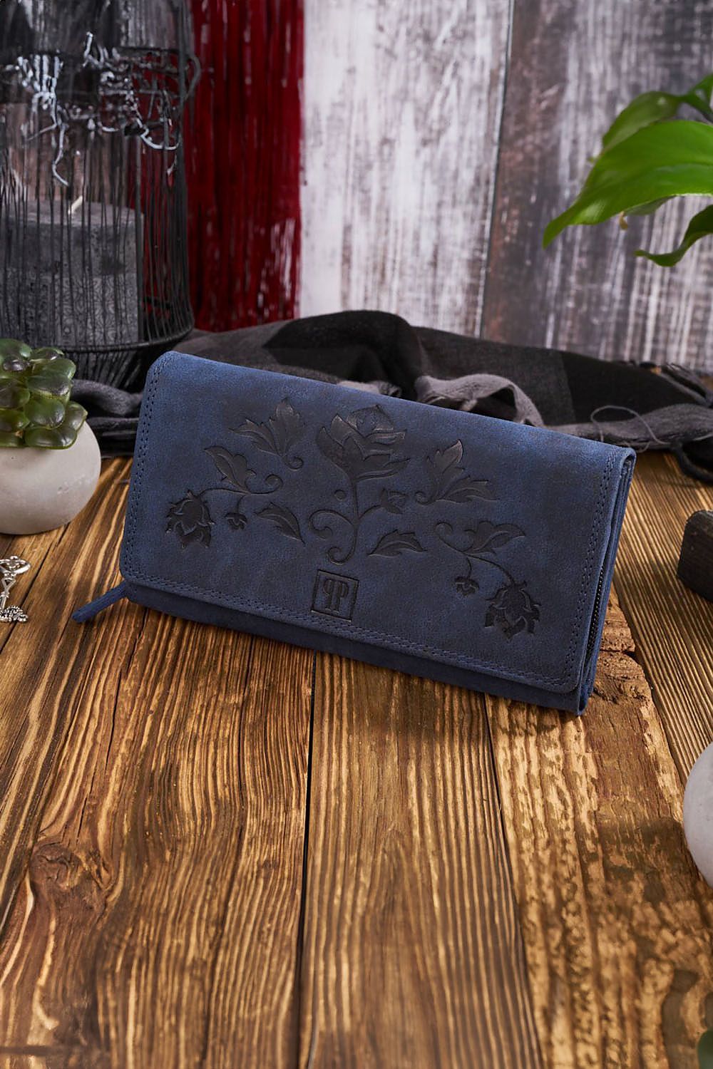 Women`s wallet model 191553
