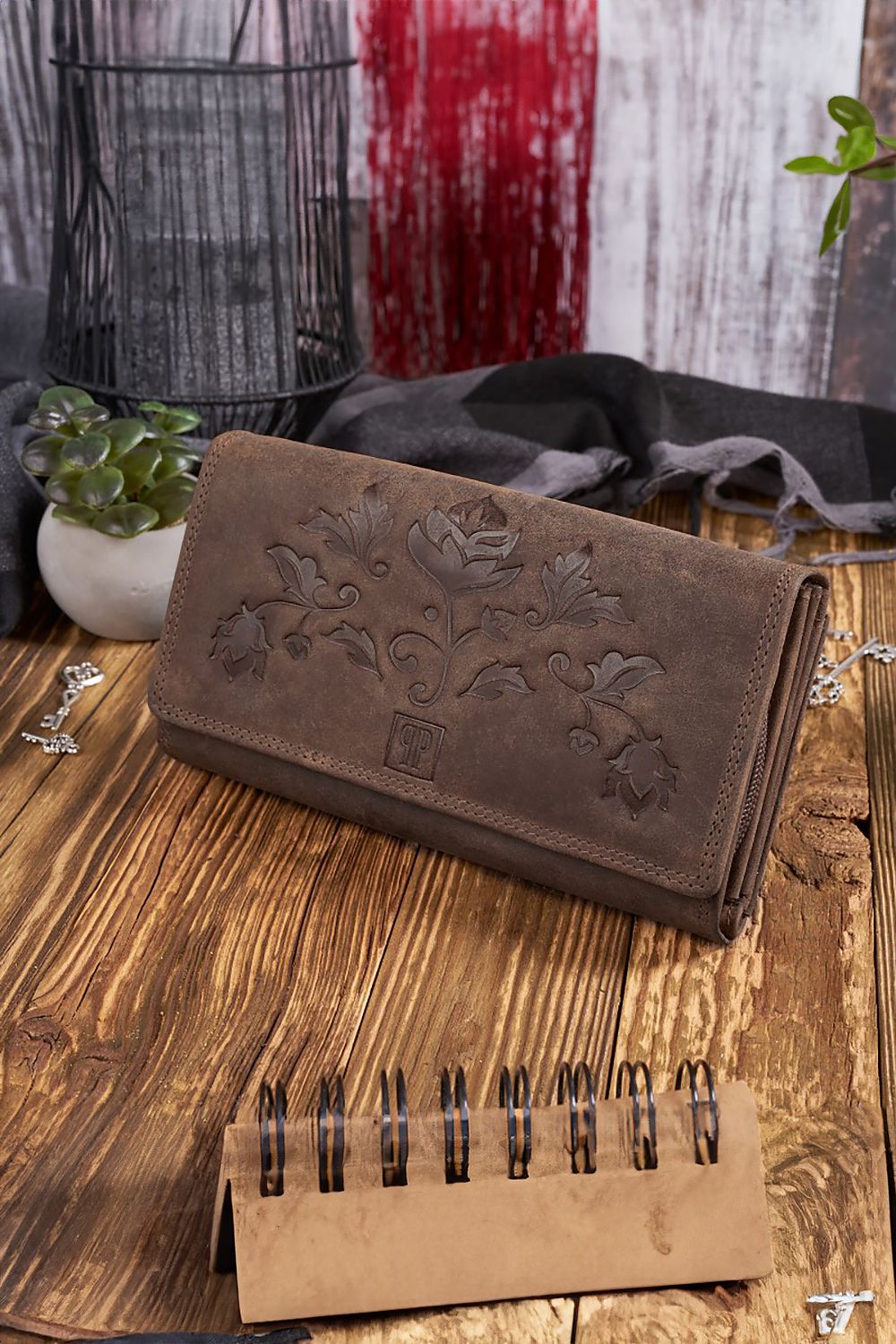 Women`s wallet model 191554