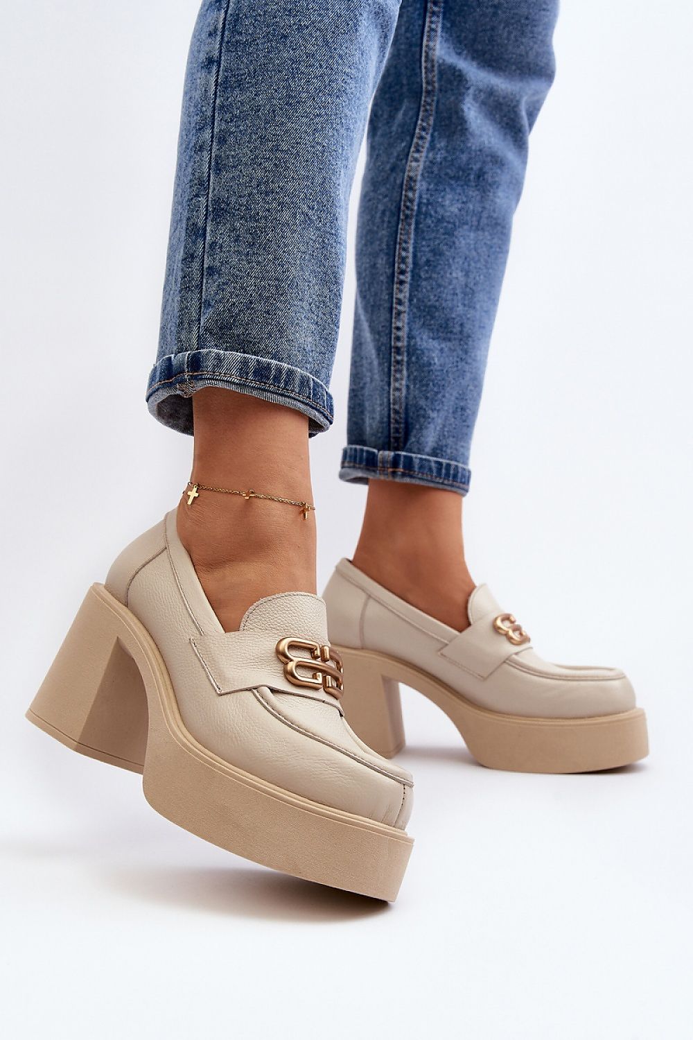Heeled low shoes model 192289