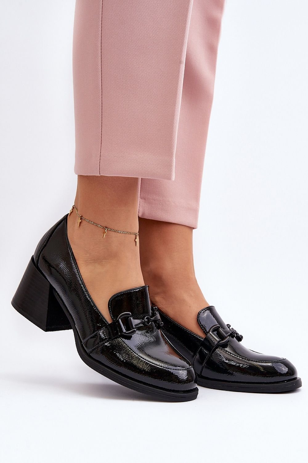 Heeled low shoes model 192916