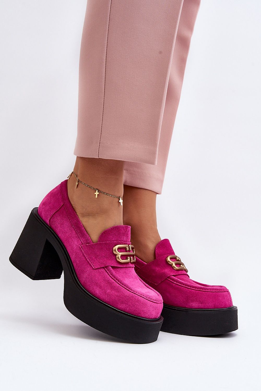 Heeled low shoes model 192917