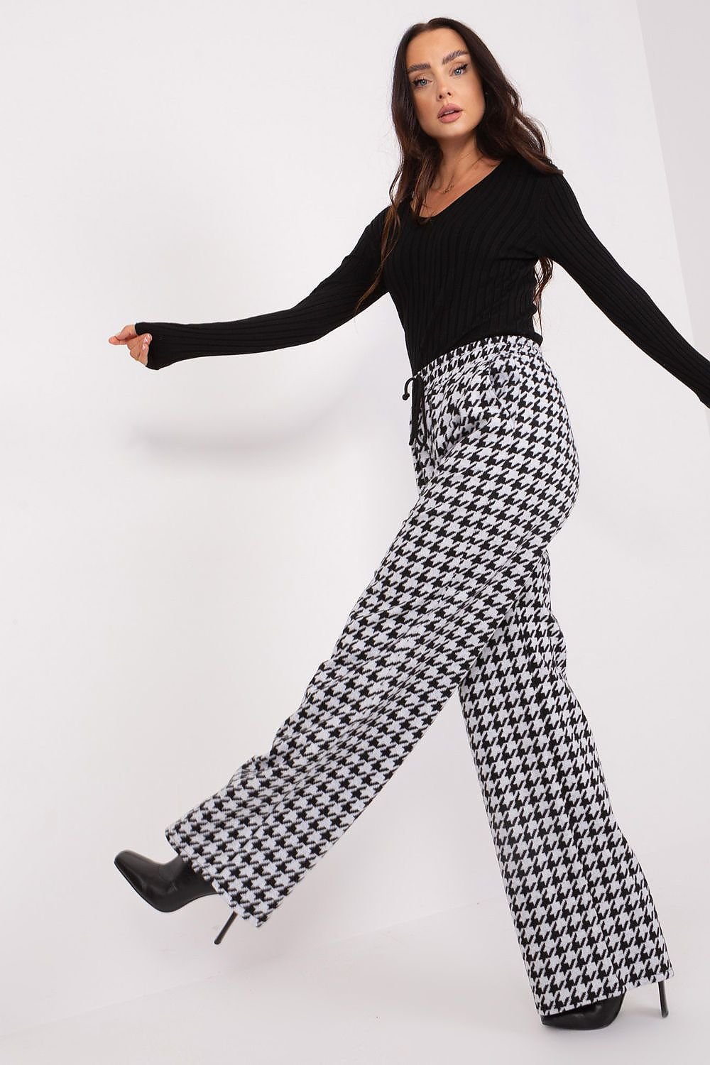 Women trousers model 193133