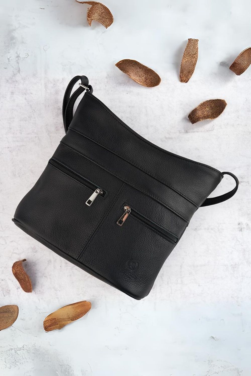 Natural leather bag model 193248