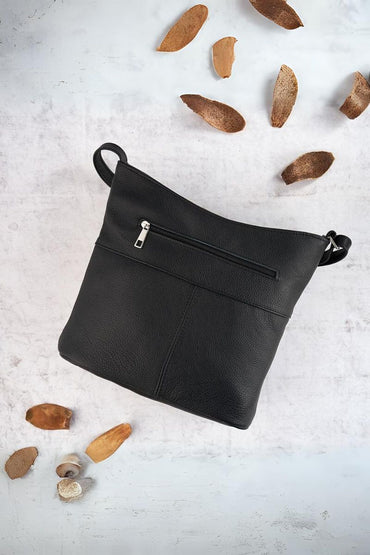 Natural leather bag model 193248