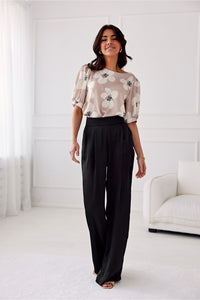Women trousers model 194764