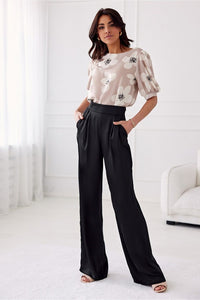 Women trousers model 194764