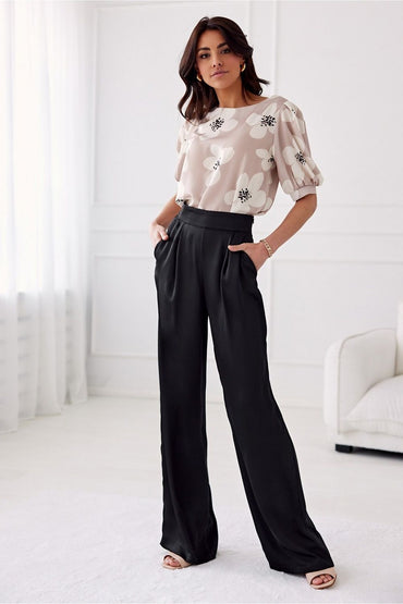 Women trousers model 194764