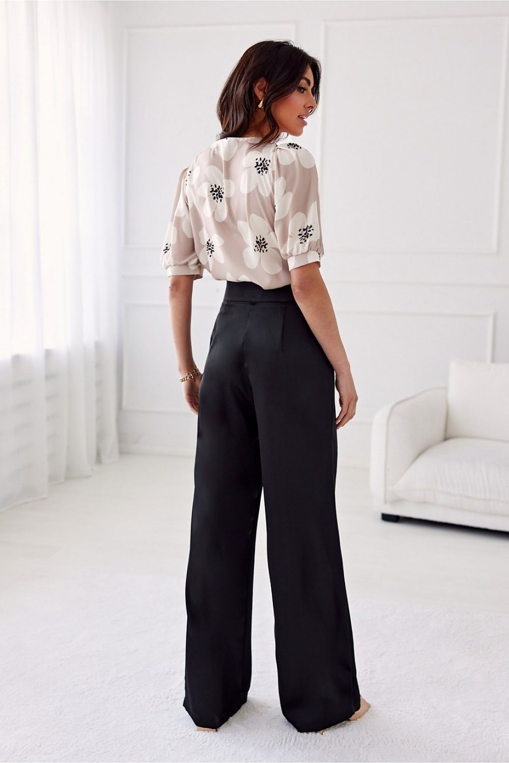 Women trousers model 194764